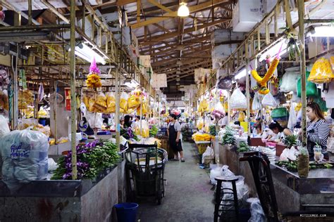 bangkok flower market pak khlong talat bangkok guide mitzie mee