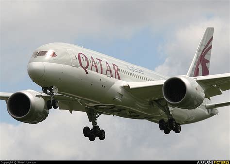 bcc qatar airways boeing   dreamliner  london heathrow photo id  airplane