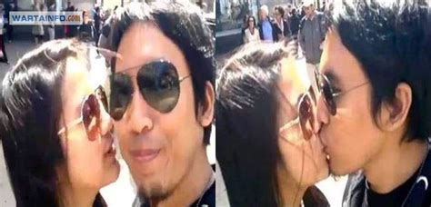 Foto Artis Ciuman Bibir