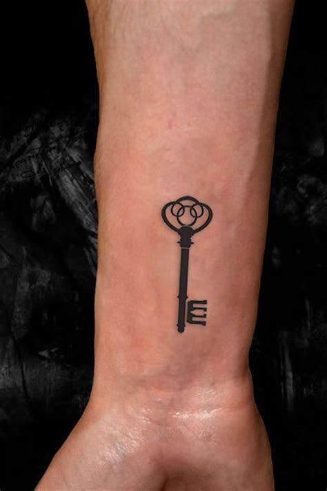 fantastic wrist key tattoos design