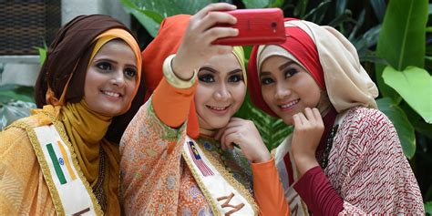 indonesian women fight back at felix siauw s islamic