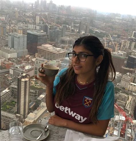 pornhub star mia khalifa to have surgery on deflated boob after being