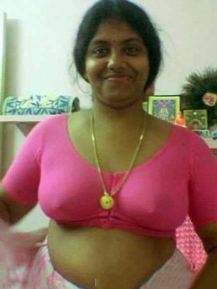 vijaywada ki sexy aunty ke blouse me uske boobs