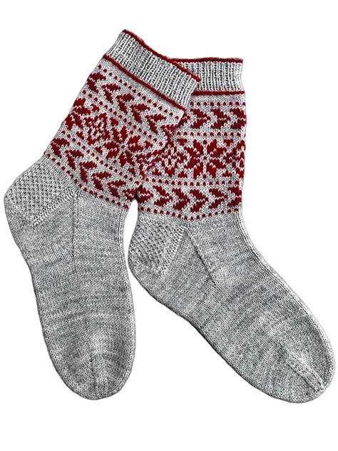 ravelry wenche s x mas socks 2022 wenches julesokker 2022 pattern by