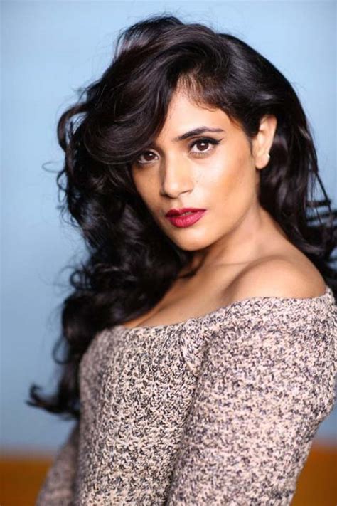 Richa Chadha Uses Mother S Accessories For Biopic Main
