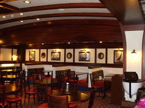 le restaurant yacht club du disneys newport bay club