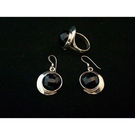 moderne zilveren sieraden set bestaand uit oorbellen en een ring zilveren sieraden oorbellen