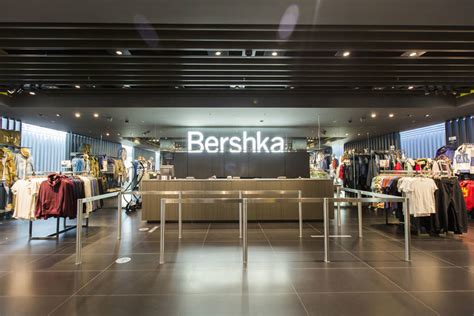 asi es la mayor tienda bershka de europa vanidad