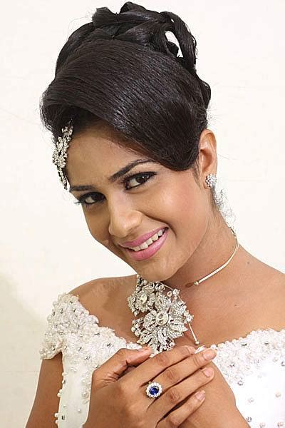 srilankan actress maheshi madushanka bridal design ~ sri lankan wedding photo