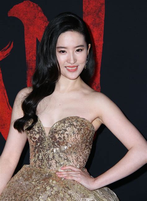 yifei liu shines at the premiere of mulan in los angeles