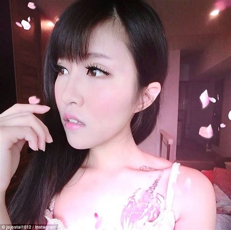 Chinese Woman Appears To Post Her Suicide On Instagram Daily Mail Online