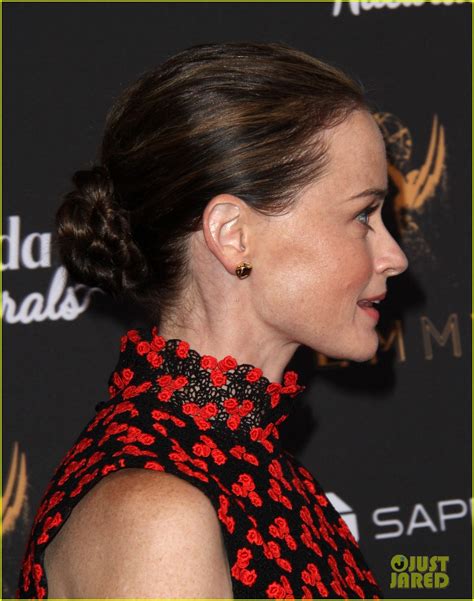 emmy winner alexis bledel joins handmaid s tale co stars at pre emmys event photo 3958166