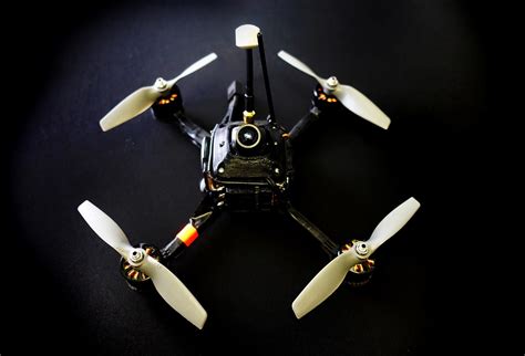 drl racerx il drone da corsa piu veloce al mondo  kmh quadricottero news
