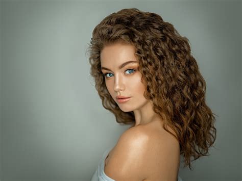 desktop wallpaper brunette woman curly hair hd image