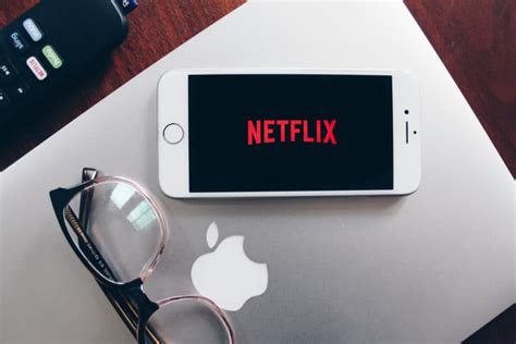 netflix abruptly drops support  apple airplay  indian wire