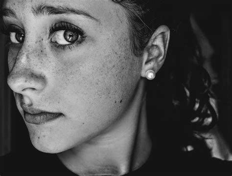 Fair Skinned Freckled Beauties Unite Freckles Are The New Trend The