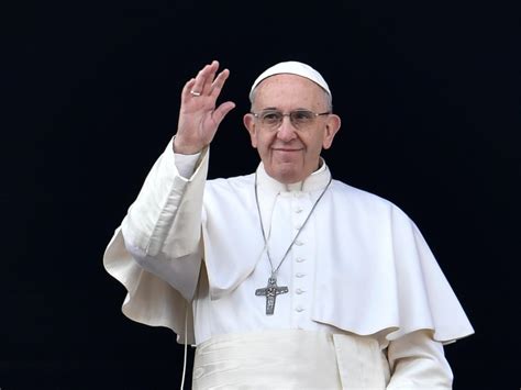pope francis calls  guns   silenced  central african