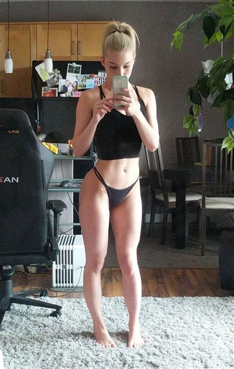 canadian online gamer blogger lisa peachy aka stpeach nude sexy
