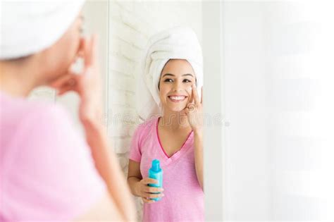 hydrating face  moisturizer stock photo image  aging skin