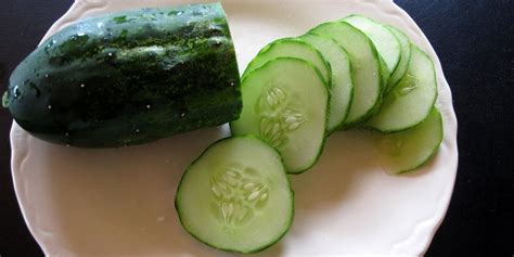 you ve been slicing your cucumbers all wrong the daily dot