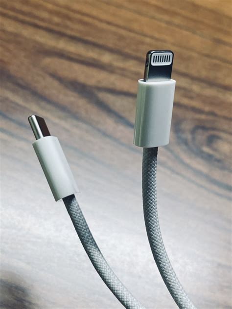 apple iphone cable