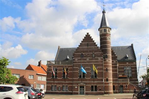 oostmalleb dorpsplaatsgemeentehuis spoormans glasconcept