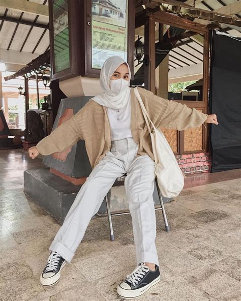 pin oleh aca yyaaa di hijab styles di 2021 pakaian indie gaya model