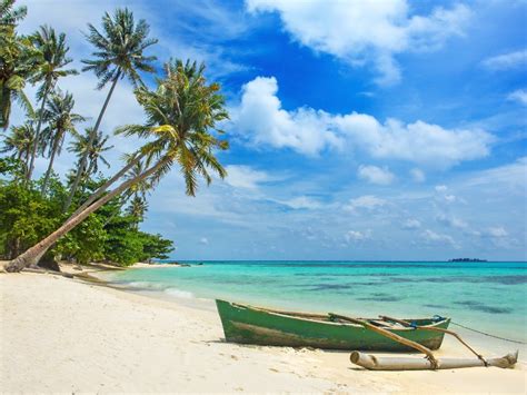 10 best beaches in indonesia in } with travel guide tripstodiscover