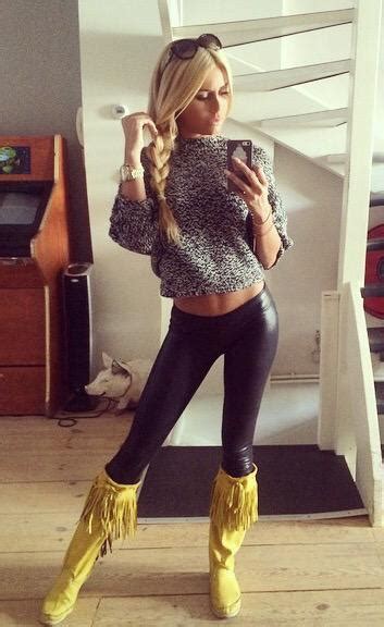 yoga pants hub on twitter blonde in leggings 👍🏻 hot selfie