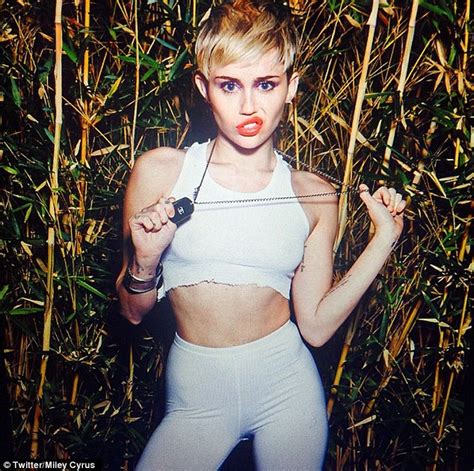 Miley Cyrus Banned From Performing In Dominican Republic Daily Mail