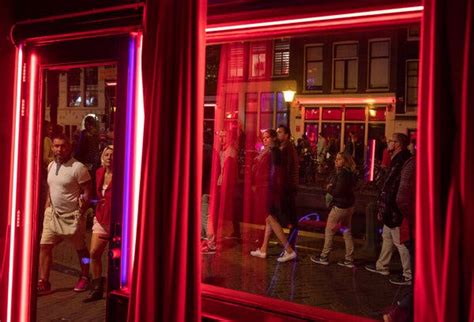 amsterdam to ban tours of its red light district the new york times