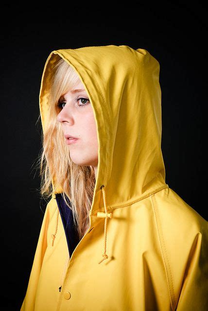yellow pvc hooded raincoat regenkleidung regenmantel regenjacke