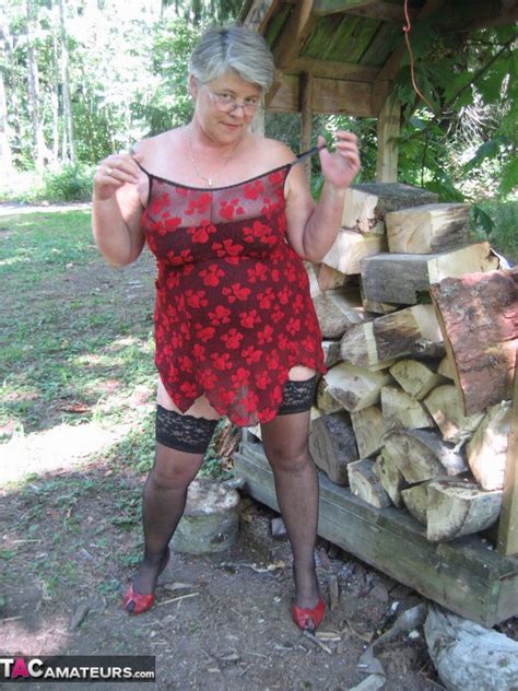 girdlegoddess milf in the woods pictures