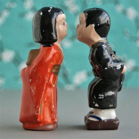vintage asian kissing couple salt and pepper shakers