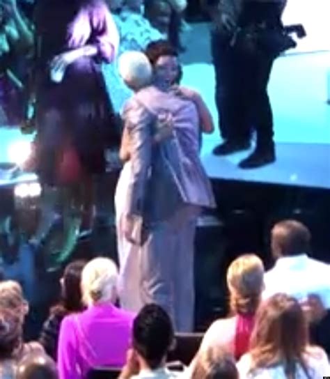 Rihanna Chris Brown Kiss And Hug On Mtv Vmas Stage Photo