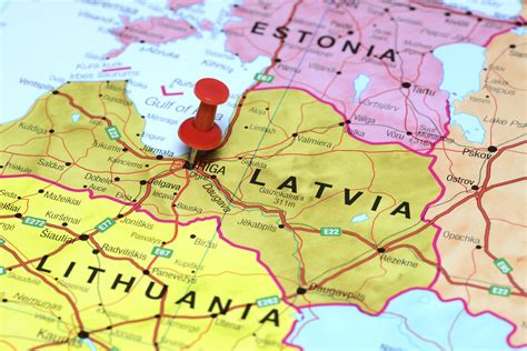 lavrov ukraine baltic states continue discrimination  russian speaking population