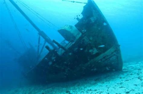 astonishing sunken ships    world
