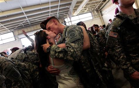 This Army Sergeant Kissing His Fiancée For The First Time In A Year