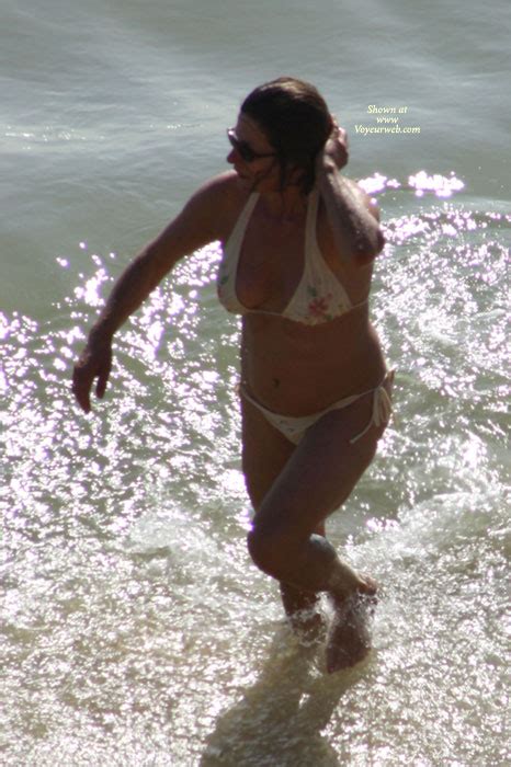 beach voyeur swapping bikini on the beach october 2010 voyeur web