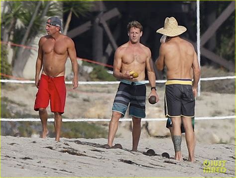 kenny chesney hits the waves for paddleboarding session photo 3490808 kenny chesney