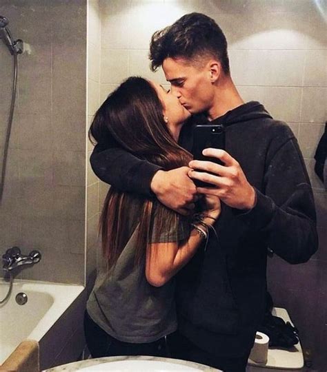 40 Best Selfie Poses For Couples – Buzz16 Relacionamentos Bonitos