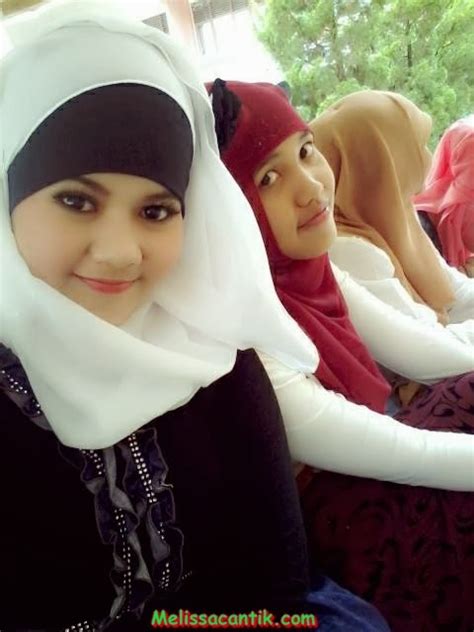 lovely college hijab girl from unpad bandung pictures 2014