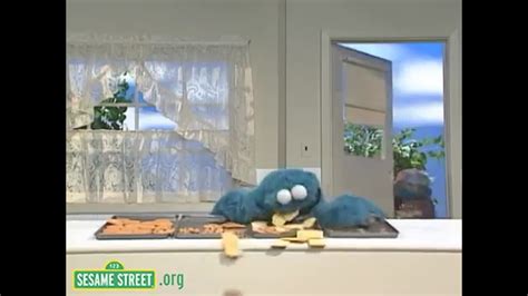 Sesame Street Cookie Monster Eats Cookies