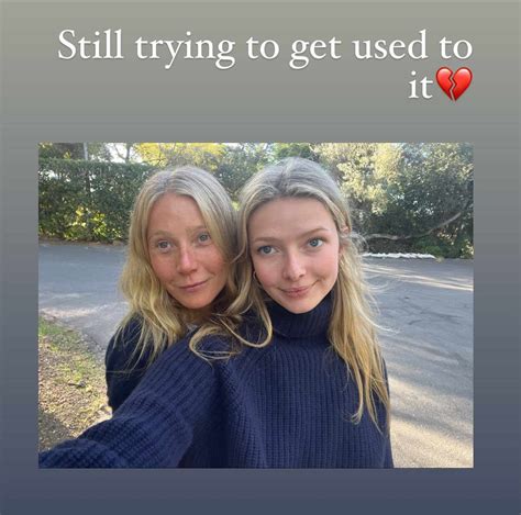 gwyneth paltrow with mom blythe danner daughter apple martin photo