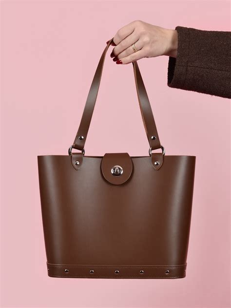 arizona bucket brown leather handbag  vivien  holloway