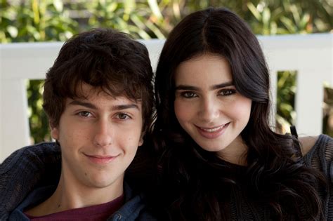 stuck in love lily collins lily collins e logan lerman em novas imagens de stuck in love