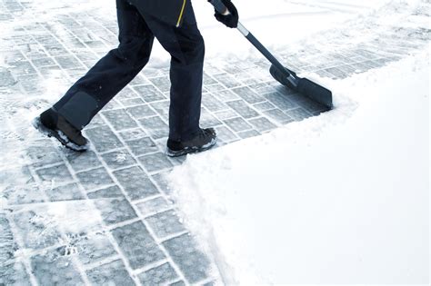 illinois supreme court clarifies snow shoveling laws protections
