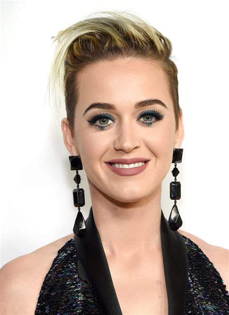 Katy Perry S Dot Eyeliner Is The Perfect Example Of The Spring Eye