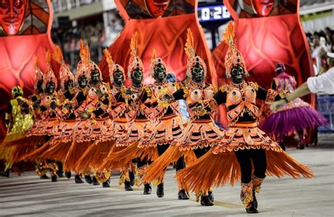 salgueiro faz desfile quase perfeito  entra forte na briga pelo titulo   carnaval
