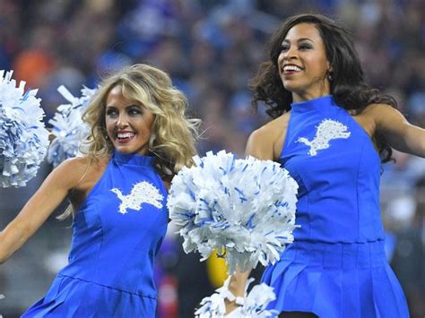 lions cheerleaders perform during 2016 season